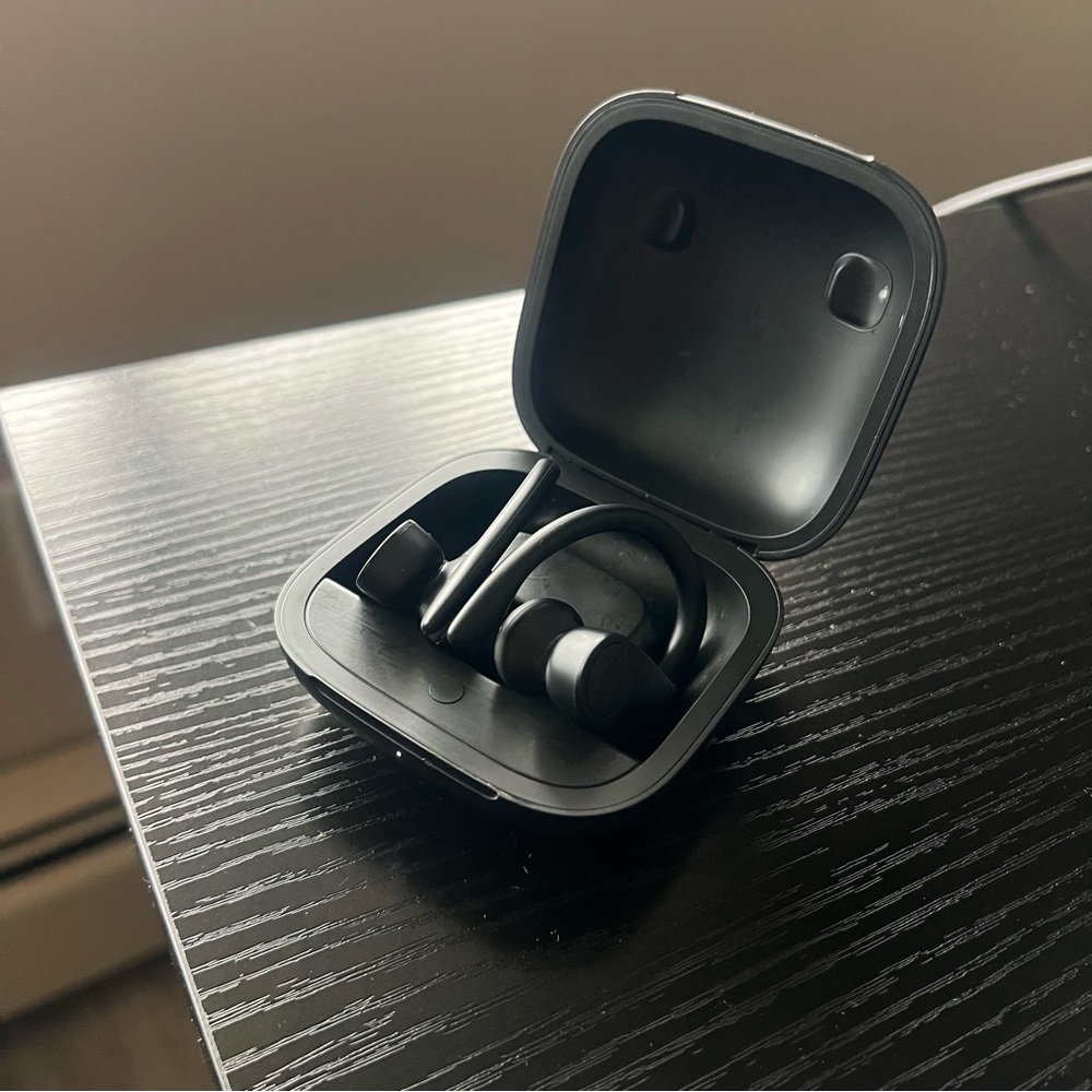 Beats Powerbeats Pro Wireless Earbuds - Apple H1 Headphone Chip - Black - Picture 7 of 10